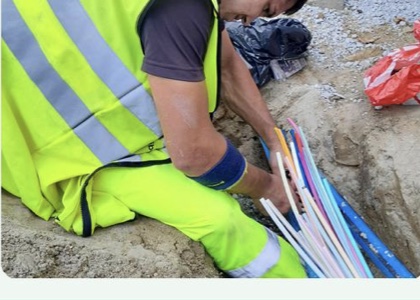 Fiber technician organizing microducts in the work area